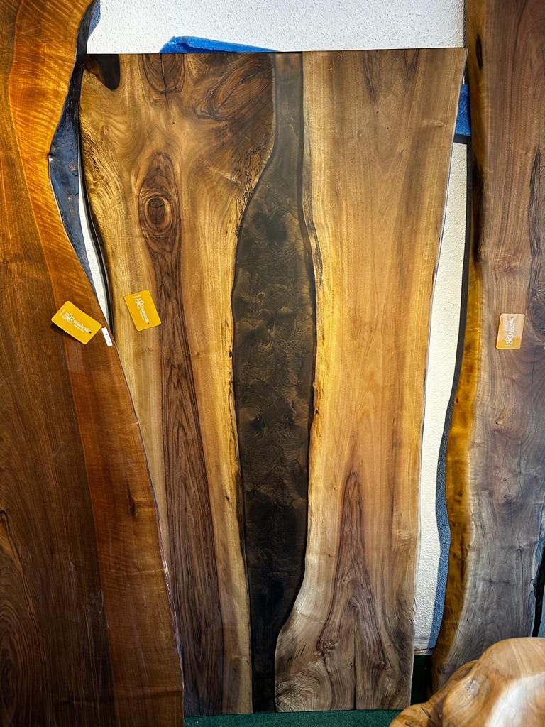 VERKAUFT - Epoksi Nuss Tisch Platte 212x100cm